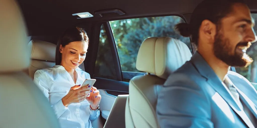 Luxury on Wheels with Confidence: A Smart Guide to Safely Booking Miami Limo Services